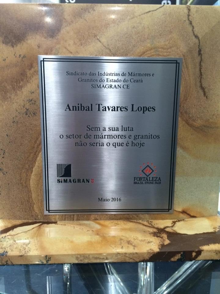 Plaque honoring Anibal Tavares Lopes
